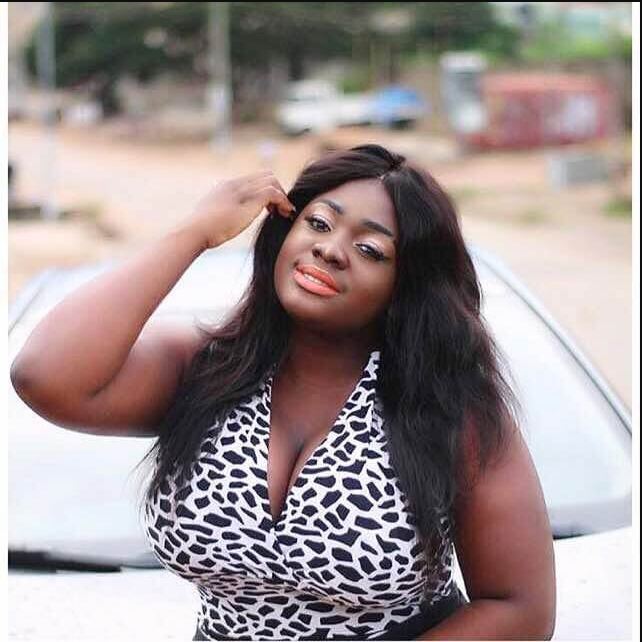 Tracey Boakye puts 'heavy boobs' on display at Afia